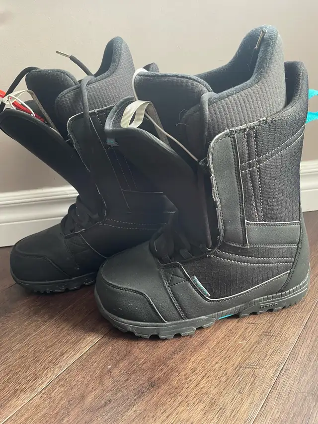 Burton snowboard boots size 8 in Snowboard in Kitchener / Waterloo - Image 2