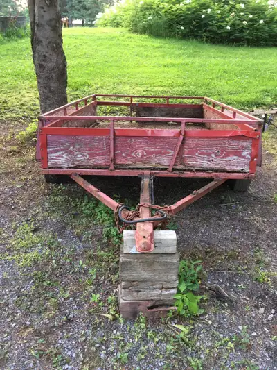 Selling a small utility trailer that needs to be rebuilt. Great little project. Great metal bones/ba...