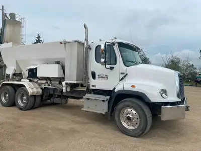 2018 Freightliner SD114 with Volumetric Concrete mixer. Cummins 330 hp 8LL transmission wireless rem...