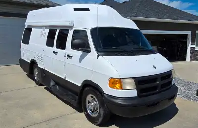 2000 Dodge Pleasure Way Campervan – Excellent Condition – Only 118,700 km https://youtu.be/SHP4z0vMX...