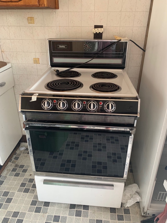 FREE 2 Stoves & 1 Fridge Cottage Clearout Free Stuff