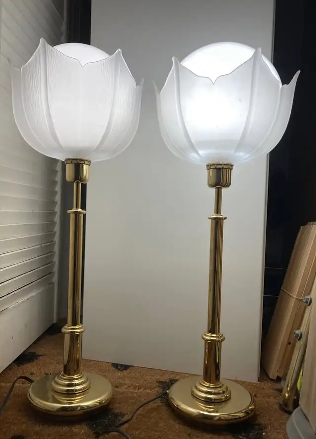 2 Mid Century 80s Table Lamp Set with Opaque Murano Glass Globe in Indoor Lighting & Fans in City of Montréal - Image 3