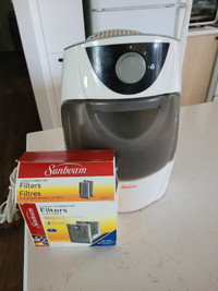 Sunbeam humidifier with extra filters.