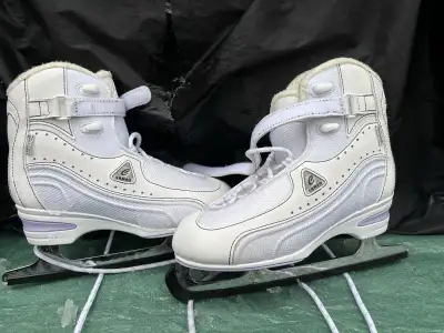 ladies figure skates size seven (7) Jakson Cameo, View more
