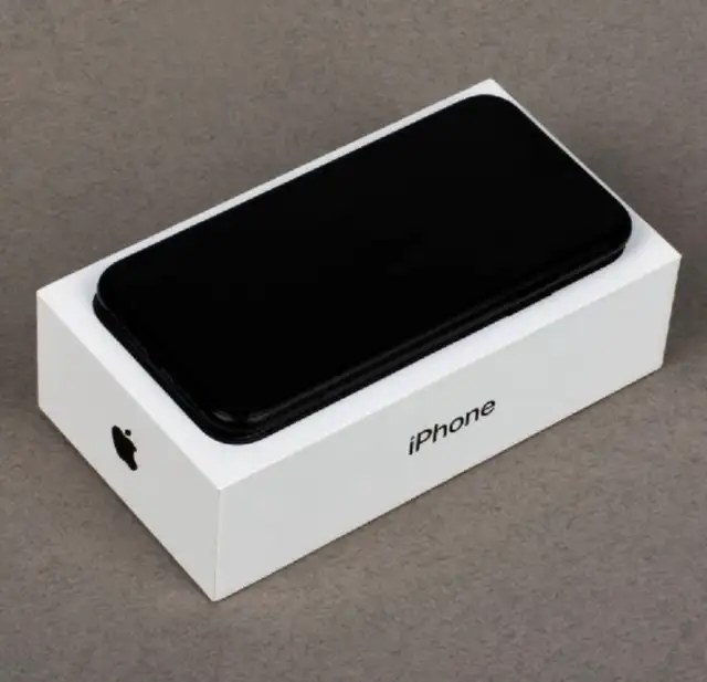 Apple iPhone XR  256GB Unlocked in Sleek Black in Cell Phones in City of Toronto - Image 2
