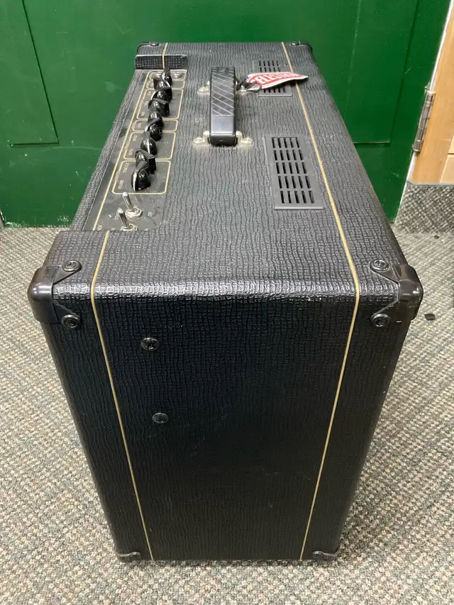VOX AC15C1 CUSTOM 2 CHANNEL 15WATT 1X12 in Amps & Pedals in North Bay - Image 7