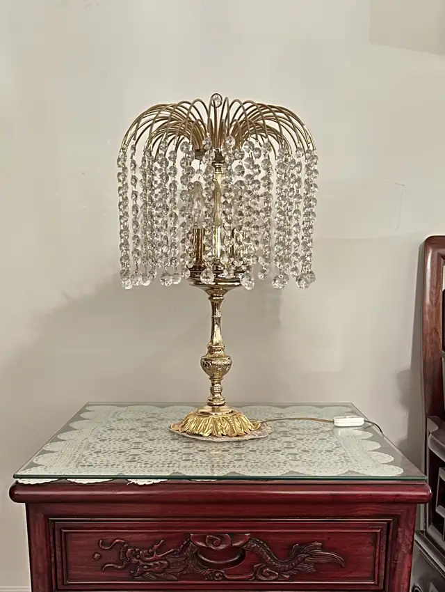 Crystal table lamp in Indoor Lighting & Fans in City of Toronto - Image 3