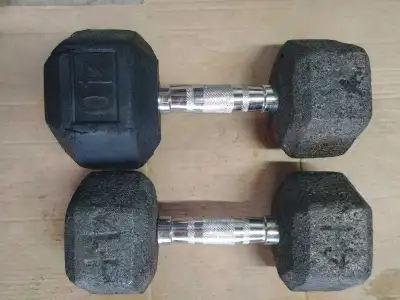 Set of 40 lbs Dumbbells. For more gym equipment please check my other listings.