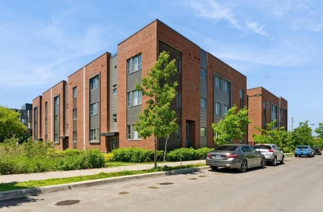 31e Avenue — photo 1