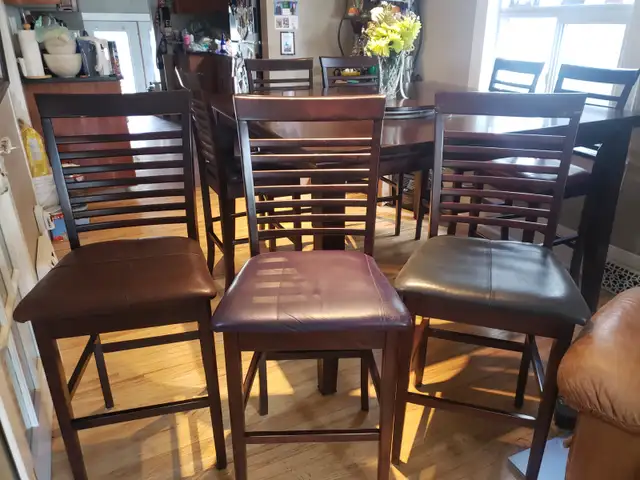 Bar Height Dining Table with 8 stools in Dining Tables & Sets in Calgary - Image 4