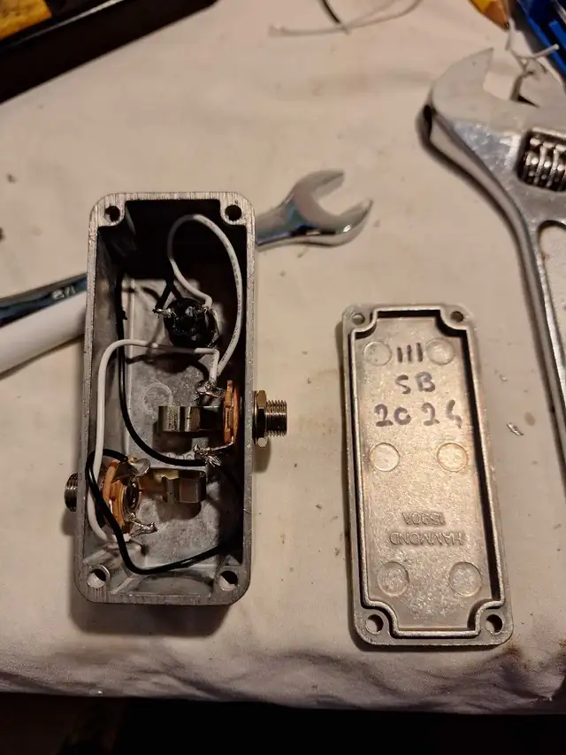 Guitar pedal killswitch in Amps & Pedals in Stratford - Image 6