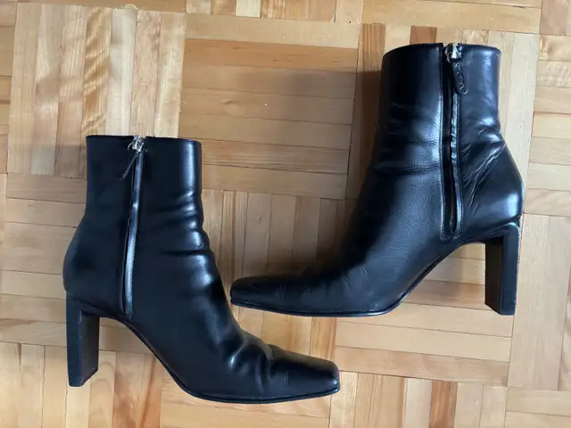 Leather boots in Women's - Shoes in Laval / North Shore - Image 4