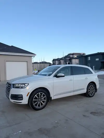 I am selling this beautiful vehicle. Drives great with zero issues whatsoever. Equipped with parking...