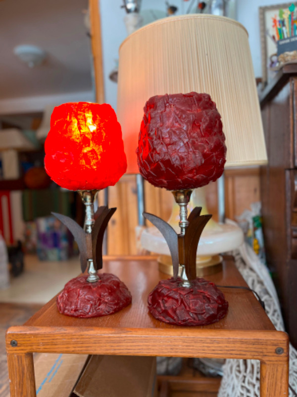 Paire de lampes rouges tulipes spaghetti ribbon lucite vintage dans Éclairage intérieur et plafonniers  à Ouest de l’Île - Image 4