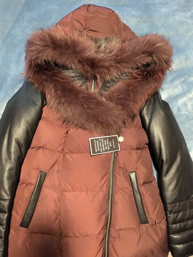 Danier Down Coat with  genuine leather sleeves in Women's - Tops & Outerwear in Oshawa / Durham Region - Image 5