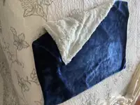 Comforter - Blanket Full/Queen Size
