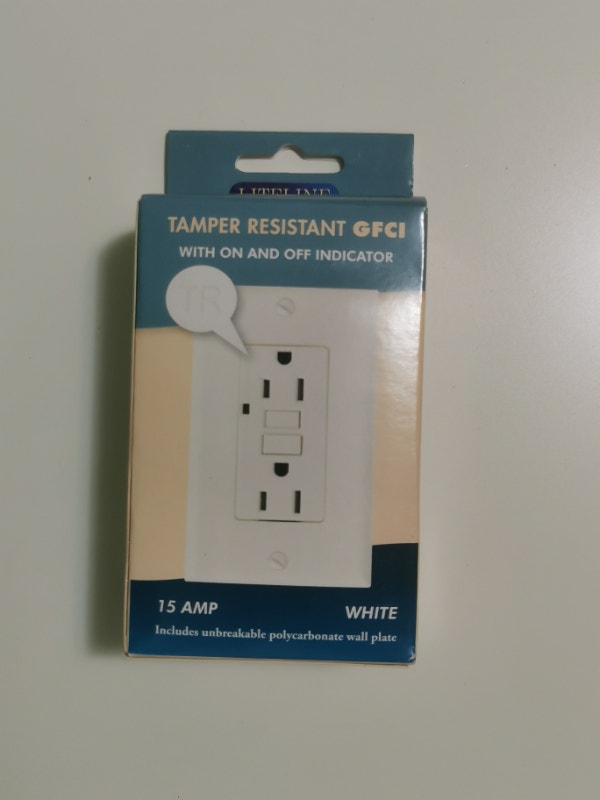 LiteLine 20A Tamper Resistant CFCI with On and Off indicator