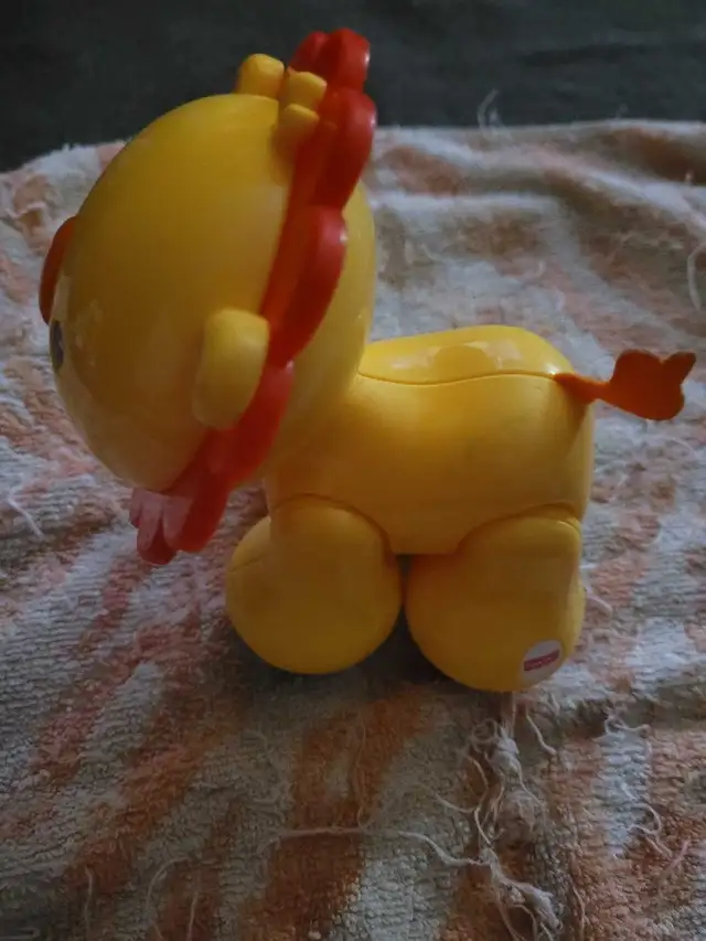 Fisher-Price Jungle Animals Lion Clicker Pal in Toys in Oshawa / Durham Region - Image 3
