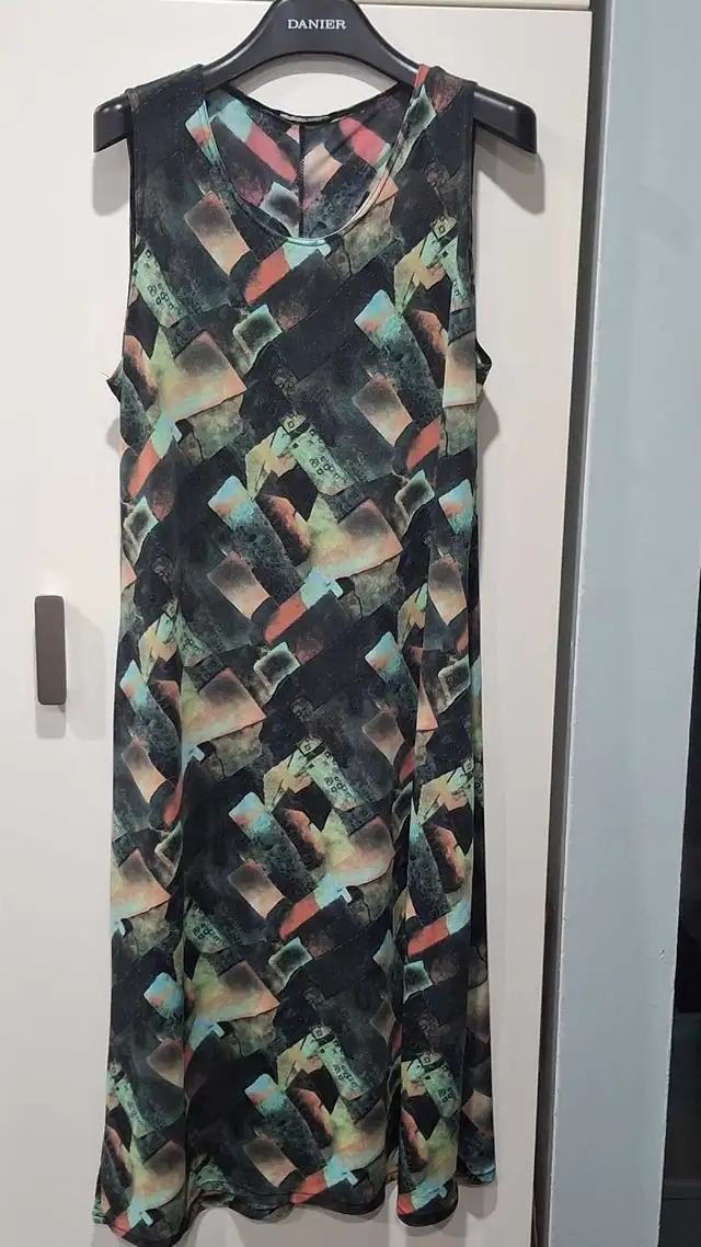 Women's Long Dress Like New in Women's - Dresses & Skirts in Mississauga / Peel Region - Image 3
