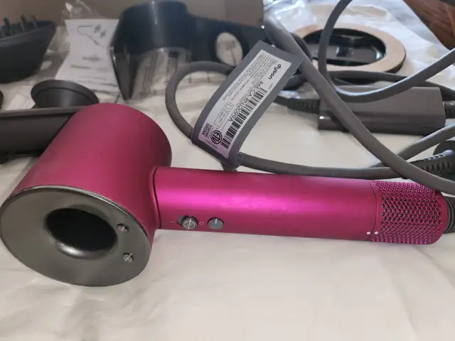 Dyson Supersonic hair dryer in General Electronics in Markham / York Region - Image 3