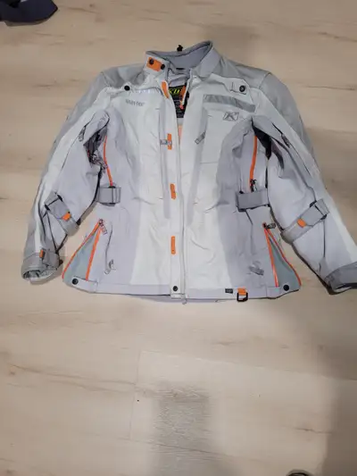 Women's size large jacket and pants. 840D abrasion nylon. Gore-tex material, lightly used in great c...