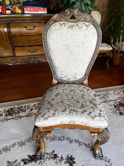 AICO solid Vintage teak hand-carved dining table set – Victoria style formal furniture. 6 used chair...