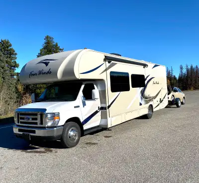 2018 Thor Fours Winds 31.9 . 55000 kms, sofa removed two new recliner s installed (electric , massag...