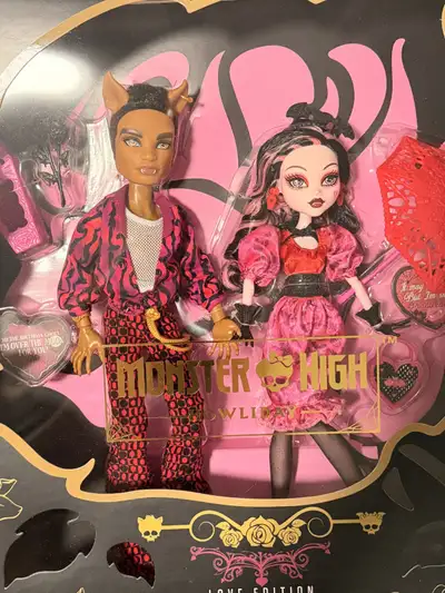 Monster High Howliday Love Draculaura and Clawd, View more