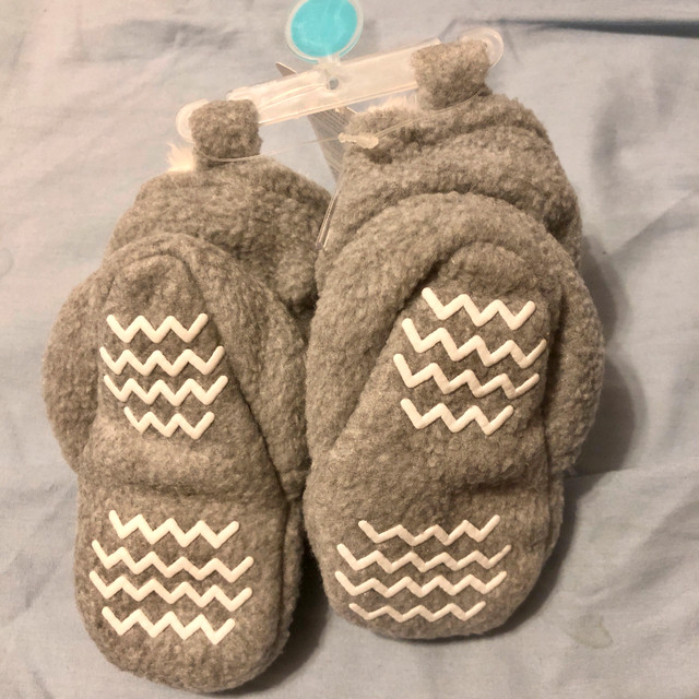 *new* Hudson Baby Fleece Booties Muffs Slippers 0-6M dans Vêtements - 0 à 3 mois  à Ville de Montréal - Image 3