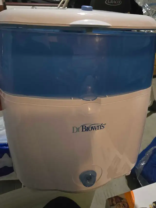 Dr. Brown's Bottles and Sterilizer in Multi-item in Ottawa - Image 4