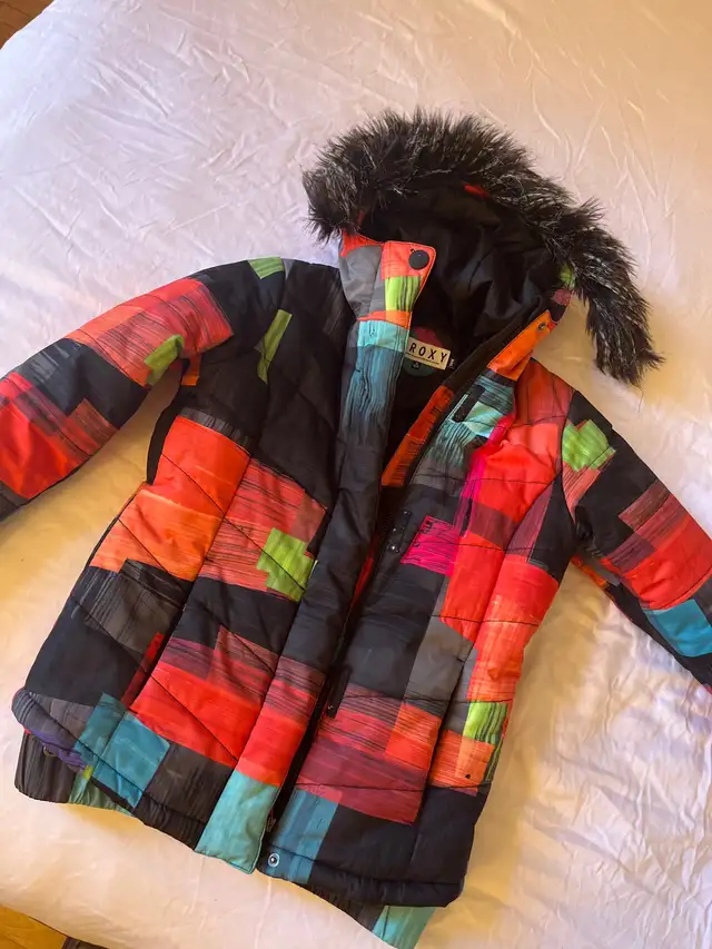Woman’s ski jacket in Women's - Tops & Outerwear in City of Montréal - Image 2