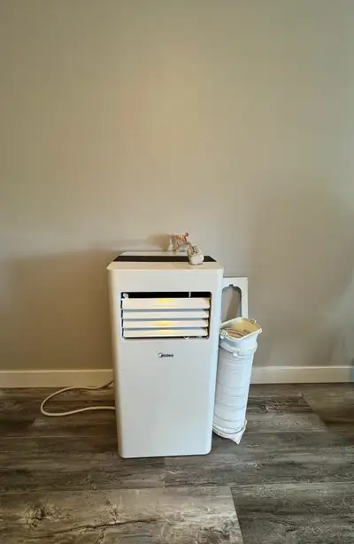 Midea Portable Air Conditioner - Excellent Condition, View more