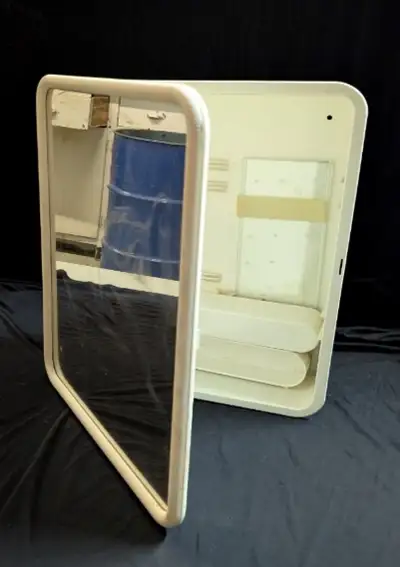 Petite pharmacie murale, View more