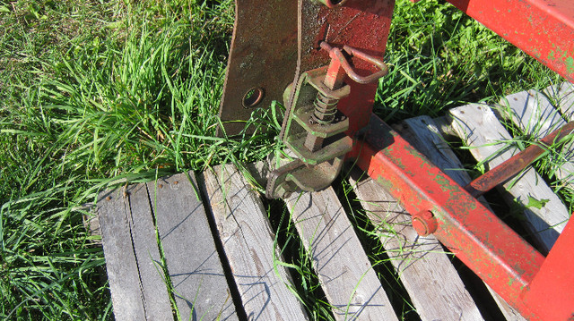 John Deere hay bale fork or spear  600 & 700 series or trade in Farming Equipment in Kawartha Lakes - Image 3
