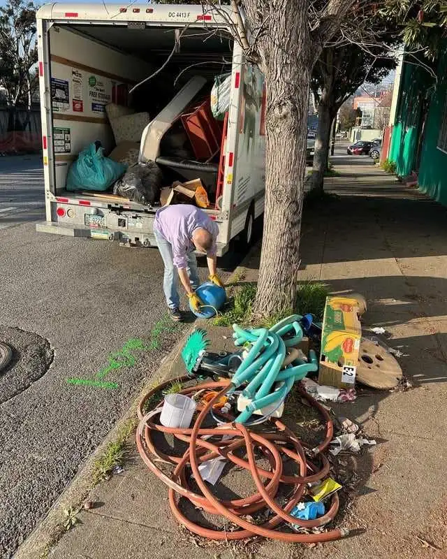 ♻️ SAME DAY JUNK REMOVAL – FROM $99 – Montreal & suburbs ♻️64695056603521122