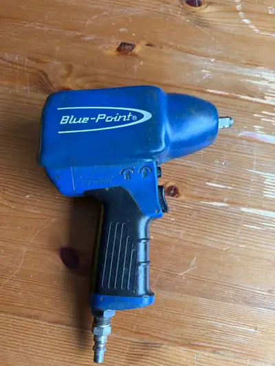 Selling a Blue Point/Snap-on ATC500 1/2 Inch Drive Air Ratchet Power Tool, perfect for various mecha...