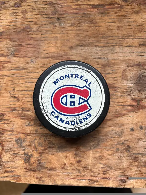 Vintage MONTREAL CANADIENS game used hockey puck ! in Arts & Collectibles in City of Toronto - Image 3