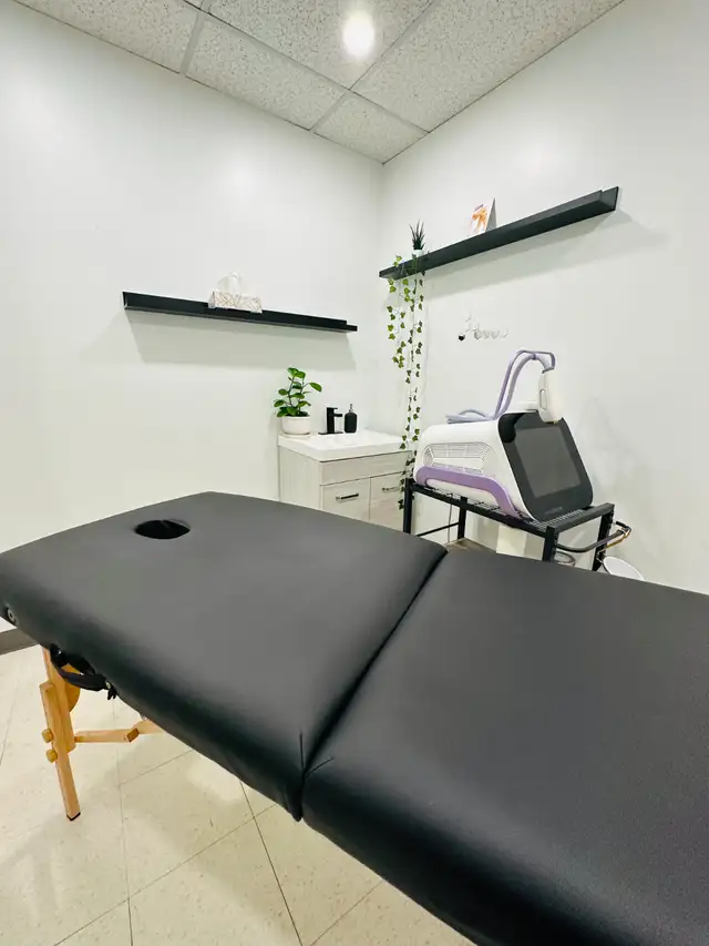PRIME CLINIC SPACE FOR RENT – SUNDAYS ONLY | HEALTH & BEAUTY in Commercial & Office Space for Rent in City of Toronto - Image 10