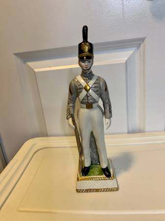 WEST POINT CADET VINTAGE GERMANY CERAMIC FIGURINE Hendarbeite in Arts & Collectibles in Burnaby/New Westminster