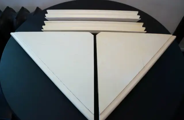 Pair of Wooden Corner Shelves with Moulding in Home Décor & Accents in City of Toronto - Image 7