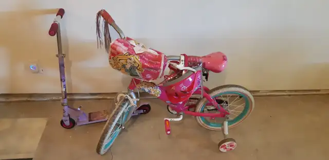 Girls bicycle with trainer, scoter in Kids in Delta/Surrey/Langley - Image 2