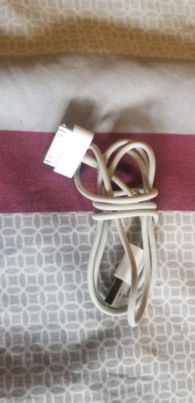 30 pin iPod sync cable  in iPod & MP3 Accessories in Mississauga / Peel Region