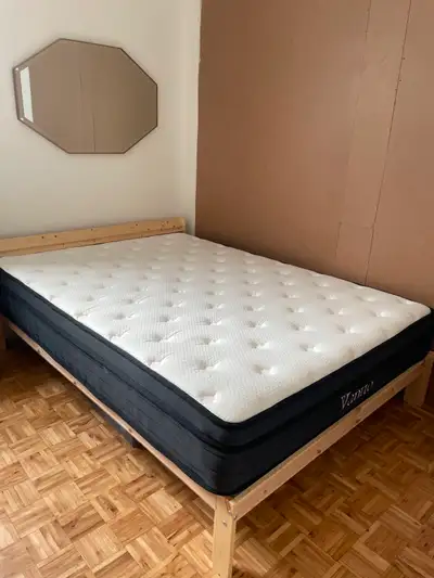 Lit double en bois IKEA + Matelas Vantto (1 an) - Très propre !, View more