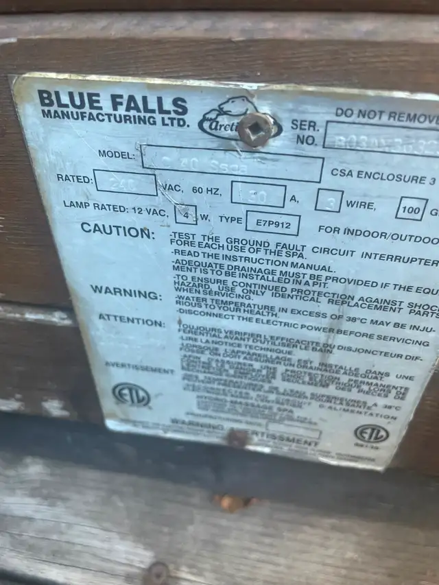 Blue Falls Manufacturing Hot Tub in Hot Tubs & Pools in Kitchener / Waterloo - Image 3