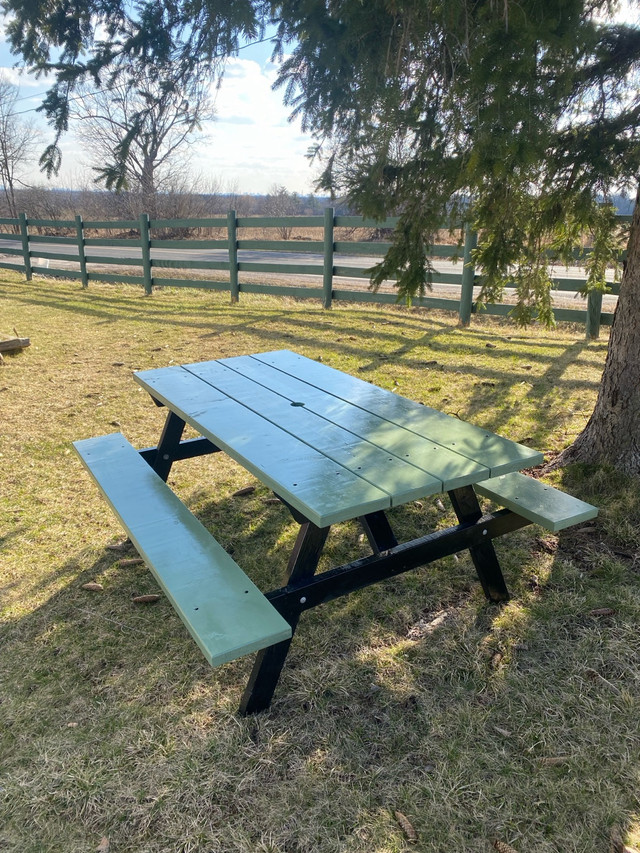 Picnic table 6ft long, table in Other Tables in Markham / York Region - Image 2