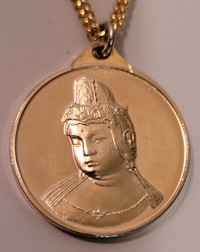 Vintage Gold Tone Necklace with Geisha Girl Coin Pendant