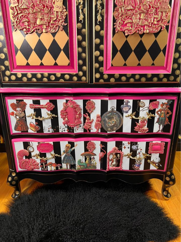 Alice In Wonderland Wardrobe in Dressers & Wardrobes in Edmonton - Image 4