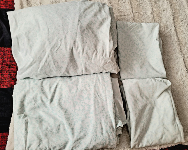 Full size sheet set in Bedding in Summerside