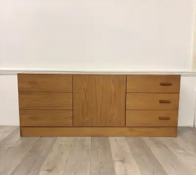 Offering this beauty as is. For those wanting the look for less. It’s missing some knobs, and has a...