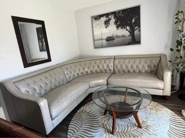 High end full top grain leather sectional couch  can deliver in Couches & Futons in Stratford - Image 2